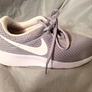 NIKE Tanjun Wolf Grey 812655-010 Almost new